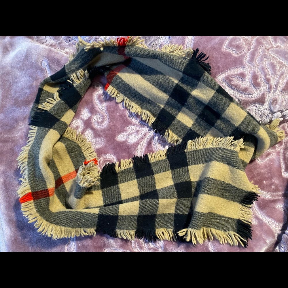 100% AUTHENTIC BURBERRY scarf
